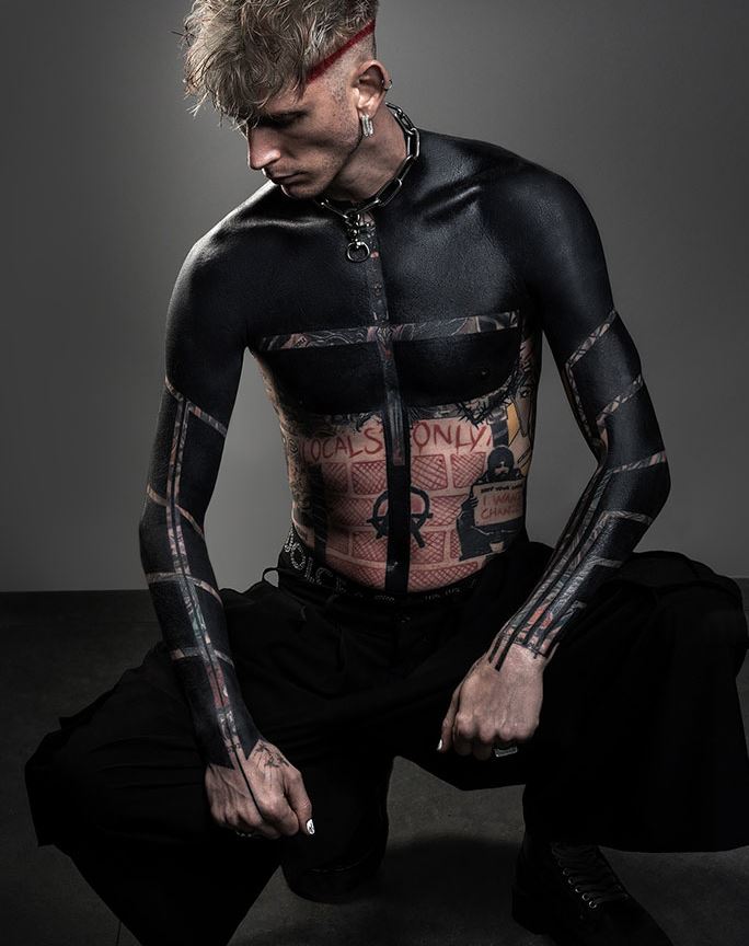 Machine Gun Kelly debute a blackout tattoo covering his entire body in BLACK INK 2