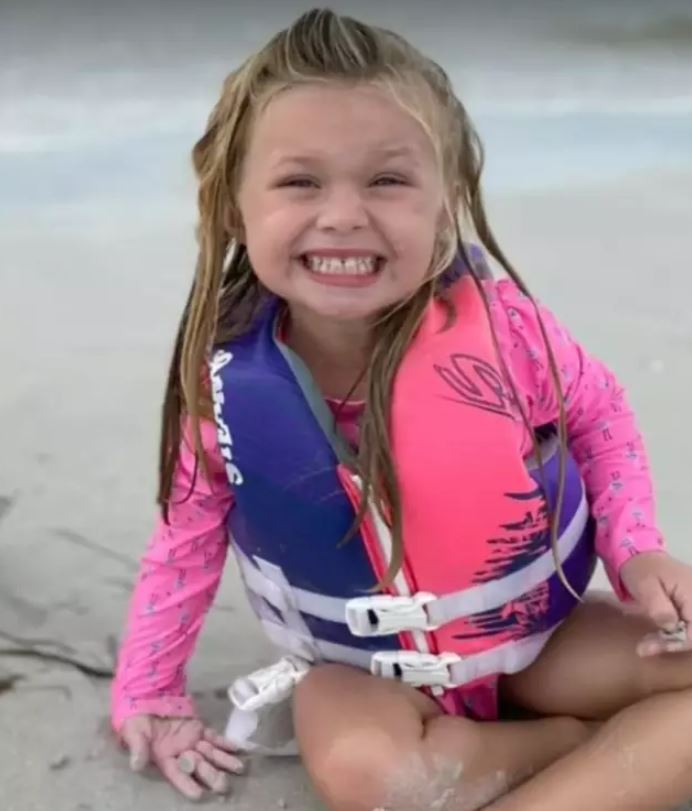 Young girl passes away after a sand hole she dug in the sand collapsed on a Florida beach 2