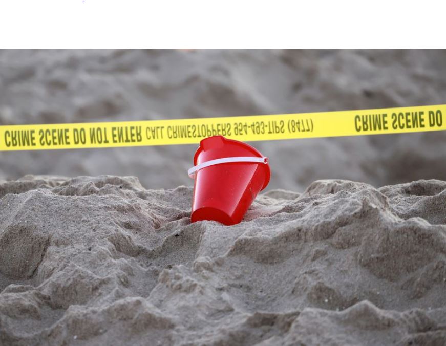 Young girl passes away after a sand hole she dug in the sand collapsed on a Florida beach 4