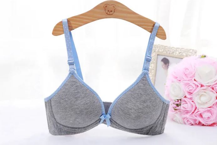 People stunned after knowing the reason why there's bows on the front of bras 2