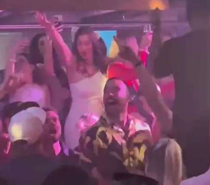Travis Kelce parties at Vegas club after brief trip to see Taylor Swift's show 3