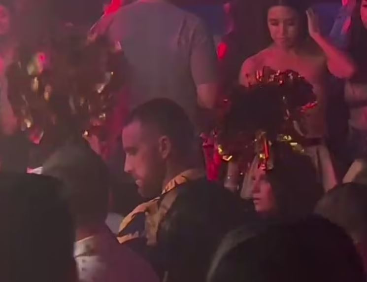 Travis Kelce is seen sings girlfriend Taylor Swift’s ‘Love Story’ during Vegas party 5