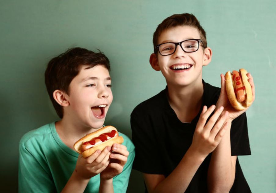 A recent study revealed that a significant number of 4- to 7-year-old children in the United States believe foods like hot dogs and bacon originate from plants. Image credit: Getty