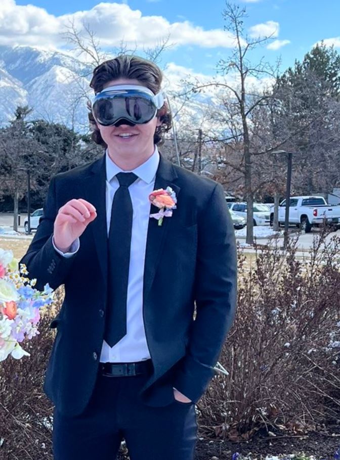 Software engineer sparks debate after wearing Apple Vision Pro on wedding day 3