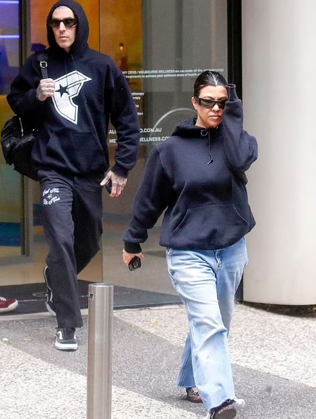 Kourtney Kardashian and Travis Barker embarrassed after accidentally leaving clinic without paying 2