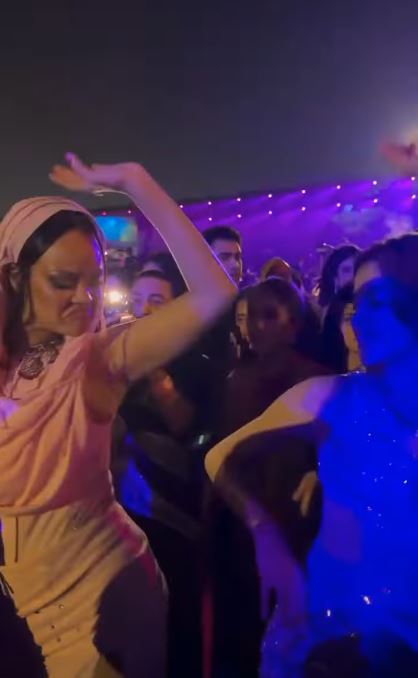  Rihanna's dancing is a rare fan-favorite performance at a billionaire's wedding 4