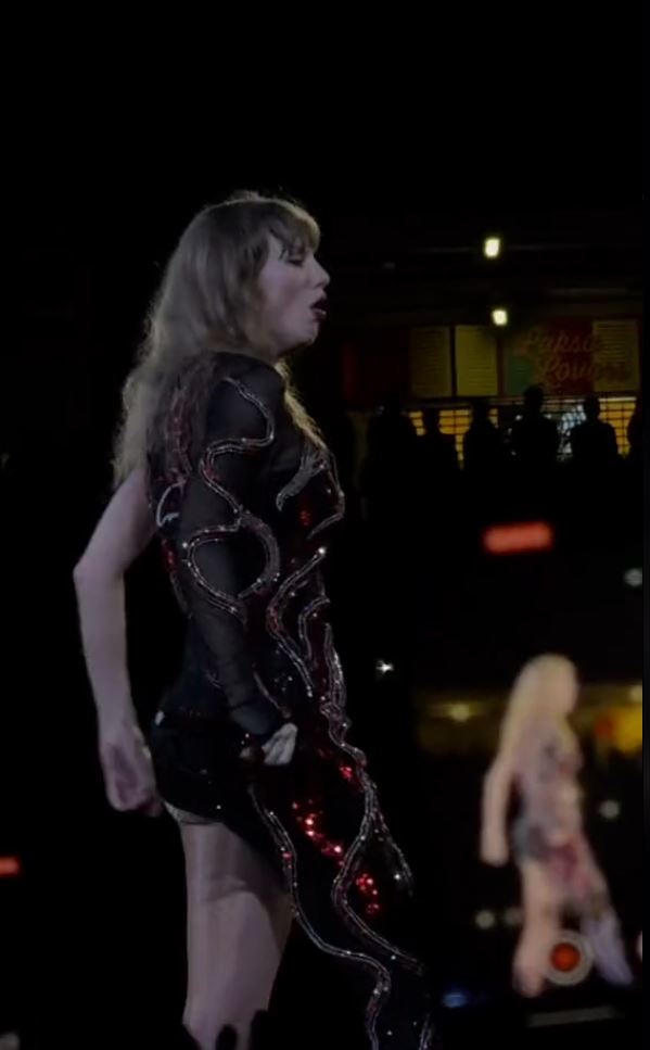 Fans express concern as Taylor Swift struggles through a performance 2