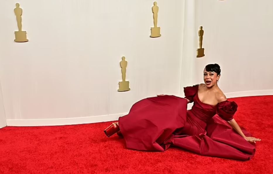 Liza Koshy takes a huge fall on the Oscars 2024 red carpet while wearing 8-inch heels 2