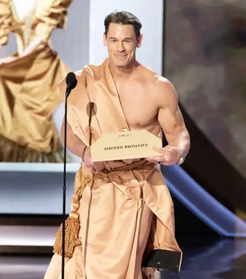 Behind-the-scenes pictures reveal whether John Cena undressed at the Oscars stage 1