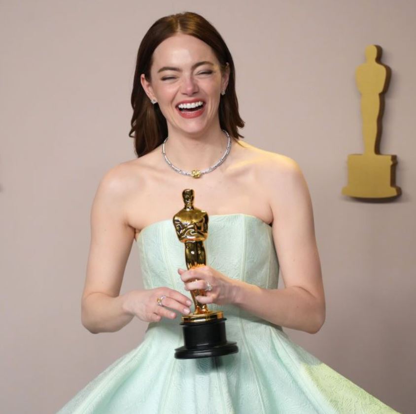 Emma Stone shares how her dress ripped before walking on stage at Oscars 1