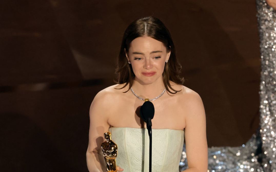 Emma Stone shares how her dress ripped before walking on stage at Oscars 4