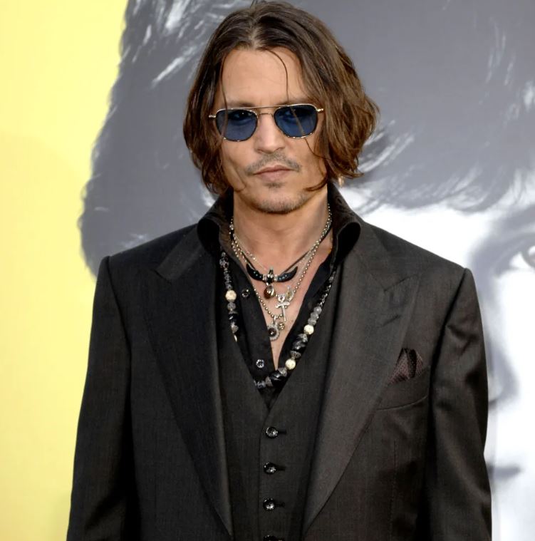 Johnny Depp accused of deleting picture of ‘him and Robert Downey Jr. after photoshop fail 5