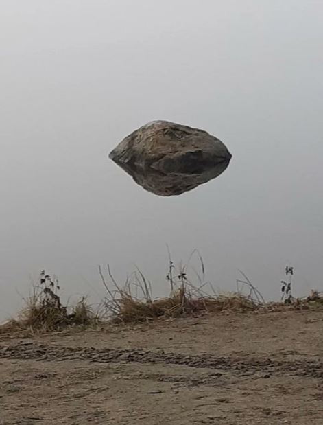 People are baffled after witnessing a ‘rock floating in air’ image 2