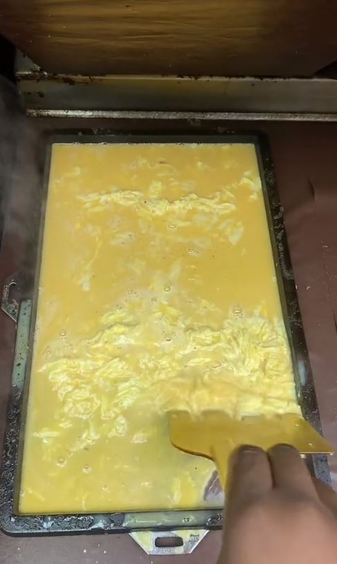 People vow to never eat it after McDonald's employee shares how the chain makes scrambled eggs 4