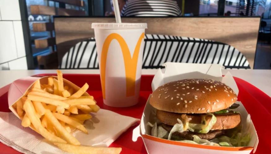School teacher furious after receiving McDonald's delivery with insulting message 5