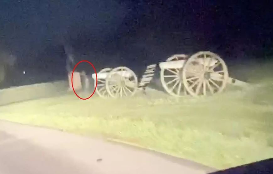 Man stunned after captured 'ghost soldiers' running across road at Gettysburg 2