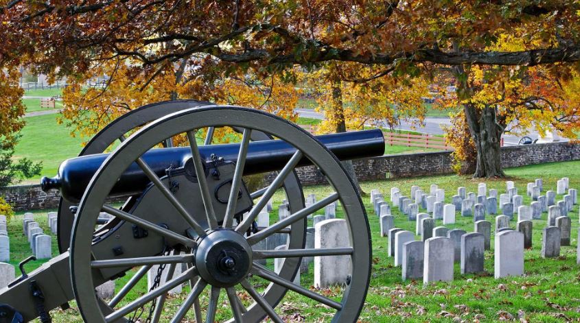Man stunned after captured 'ghost soldiers' running across road at Gettysburg 6