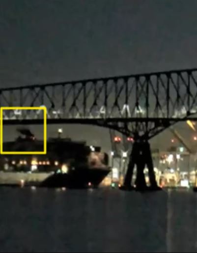  CCTV footage reveals cargo ship leaking smoke and 'losing power' before hitting bridge 5