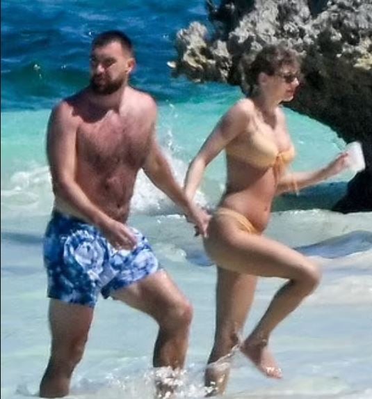 Taylor Swift spotted sharing passionate kiss with Travis Kelce during romantic getaway 10