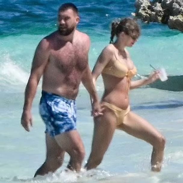 Taylor Swift spotted sharing passionate kiss with Travis Kelce during romantic getaway 9