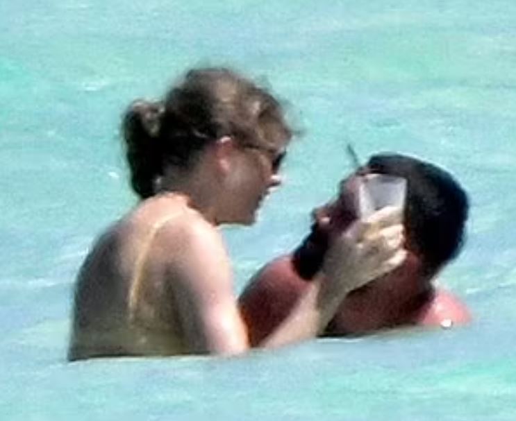 Taylor Swift spotted sharing passionate kiss with Travis Kelce during romantic getaway 7