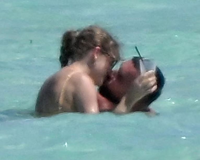 Taylor Swift spotted sharing passionate kiss with Travis Kelce during romantic getaway 5