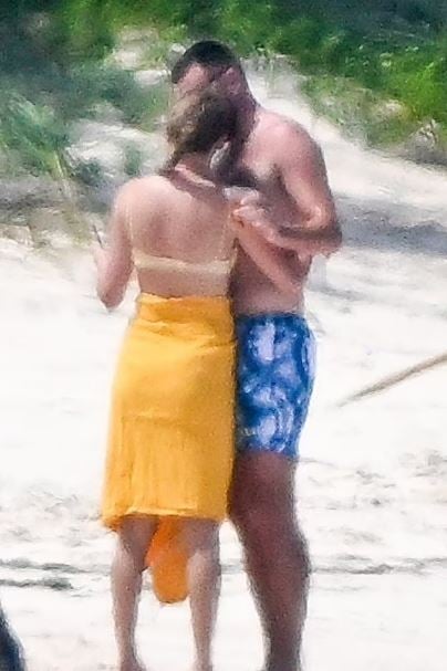 Taylor Swift spotted sharing passionate kiss with Travis Kelce during romantic getaway 15