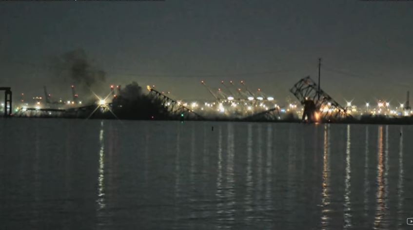 Timelapse video reveals moment ship lost control and hit Baltimore Bridge 6