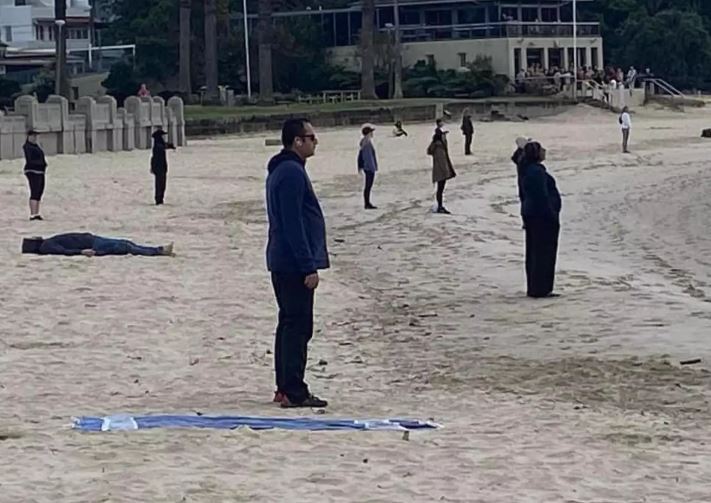 Viewers stunned after witnessing group of people apparently stuck in a trance on beach 1