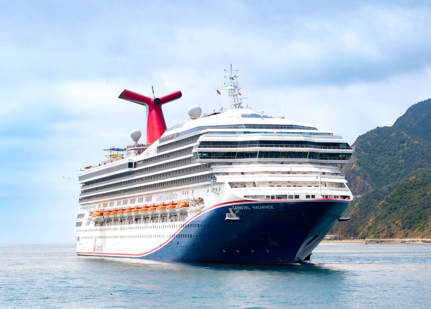 Tourist couple misses Cruise departure, begs captain to wait while passengers laugh 5