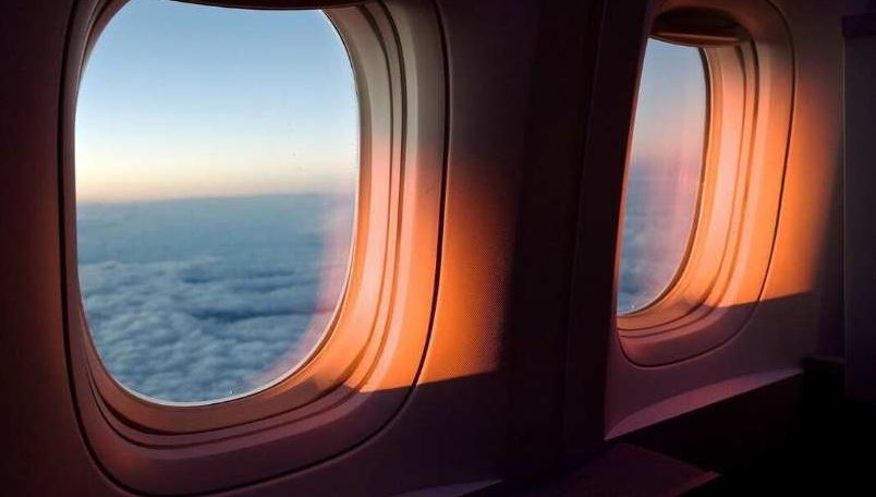 People are just realizing why plane windows are round 5