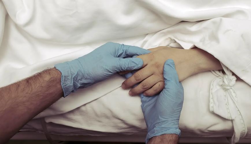 Nurse reveals what most people say before they pass away 4