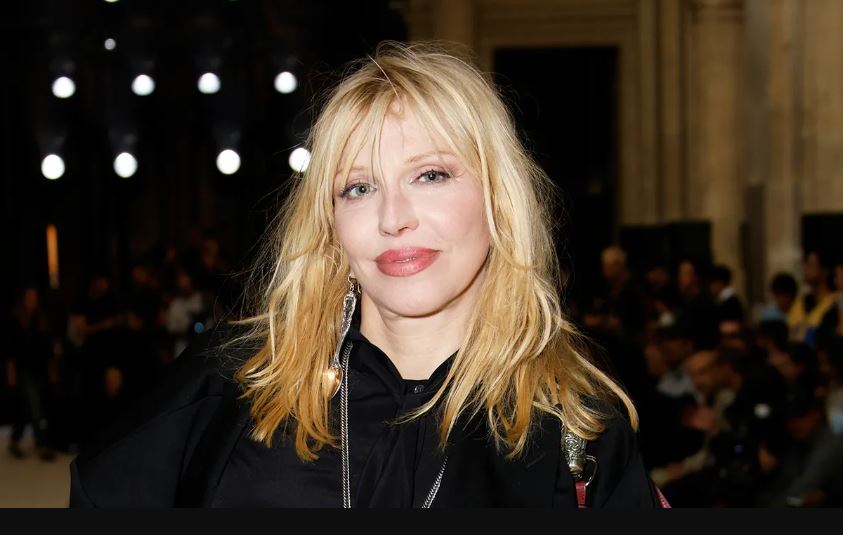 Courtney Love claims Taylor Swift 'is not important' and 'not interesting as an artist' 7