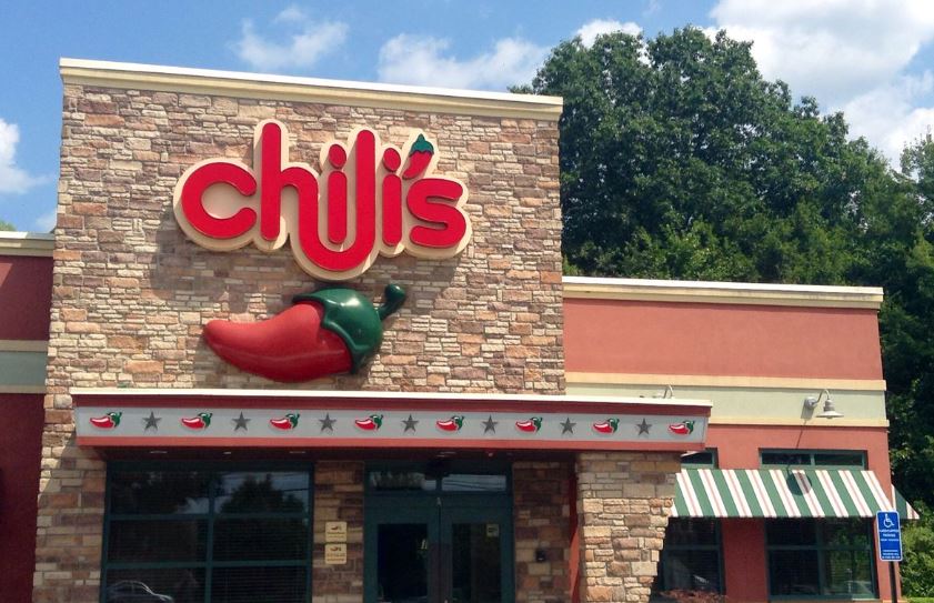 Fast-Food franchisees fear customers being drawn to Chili's or Applebee's after increasing prices due to $20 wage 2