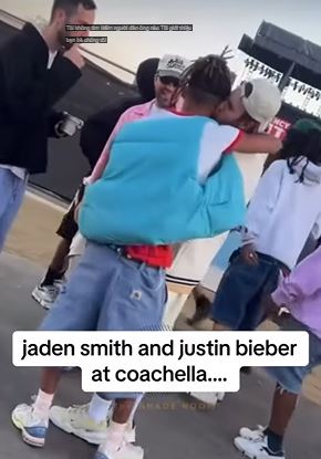  Justin Bieber kisses Jaden Smith at Coachella in Sweet Encounter 3