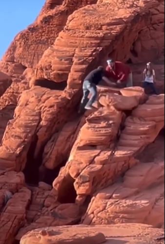 Tourist destroy 'beautiful' rock formation at National Park 2