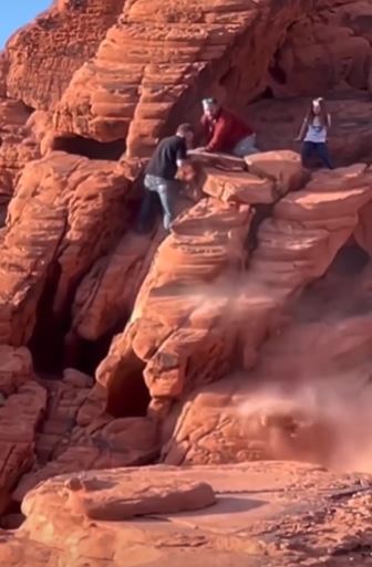 Tourist destroy 'beautiful' rock formation at National Park 4