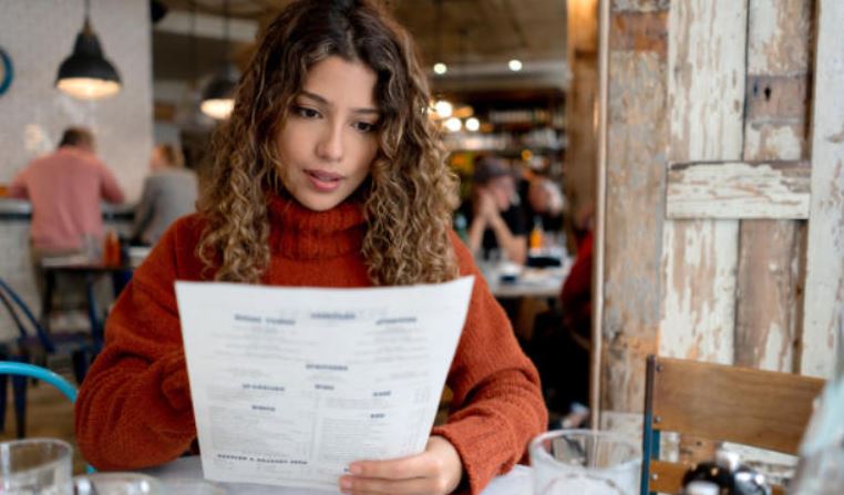 People are just realizing why restaurants removed dollar signs on their menus 3