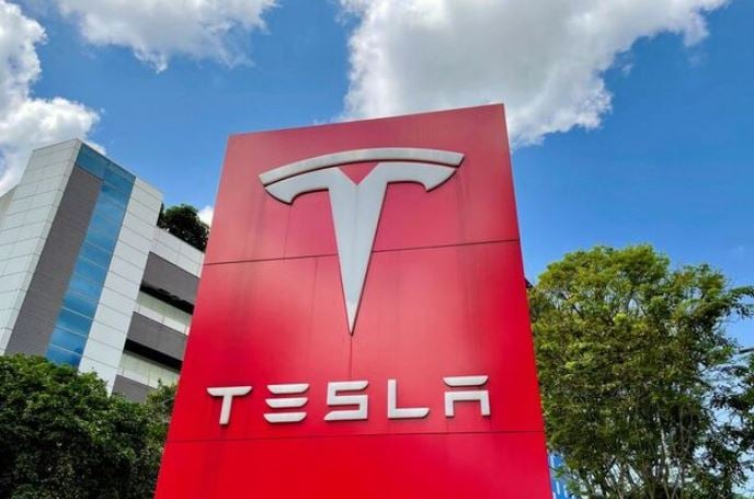 Tesla Cybertruck deliveries halted while Elon Mus cuts 14,000 jobs 6