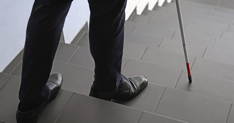 Intelligent shoe helps blind people with ultrasonic sensors to avoid obstacles 1