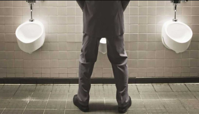 Urology doctor reveal why men in the US are urinating incorrectly 4
