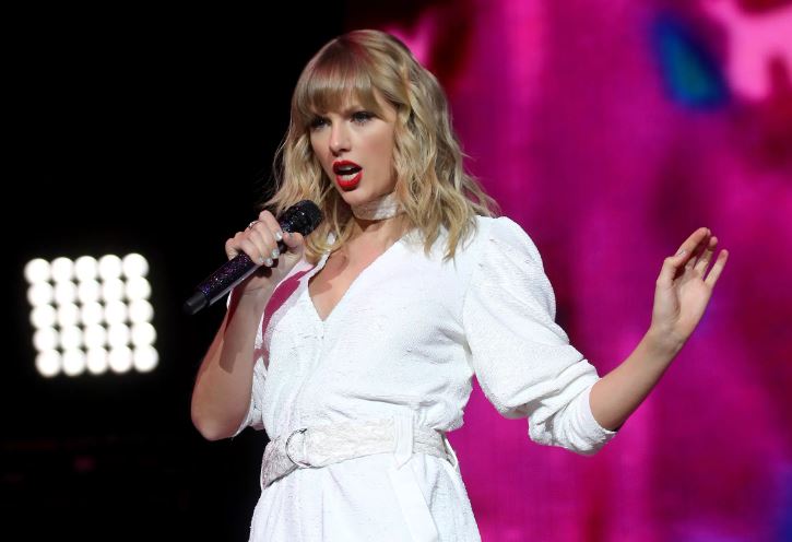 Fans believe Taylor Swift takes aim at ex-boyfriend Matty Healy in new album 2