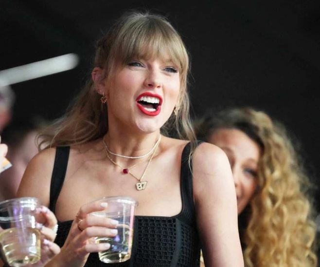 Taylor Swift fans are concerned as she admits to a 'functioning alcoholic' in new album 3