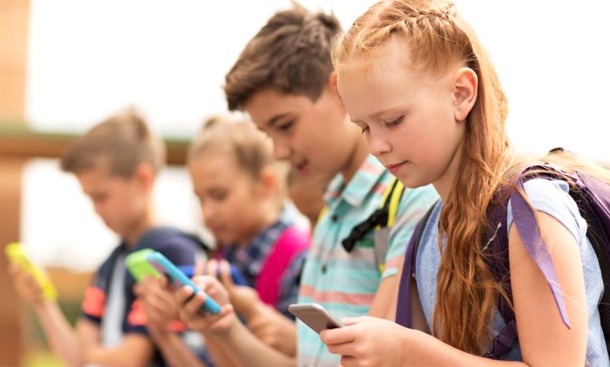 Head teacher plans 12-hour school day to break 'phone addictions' 5