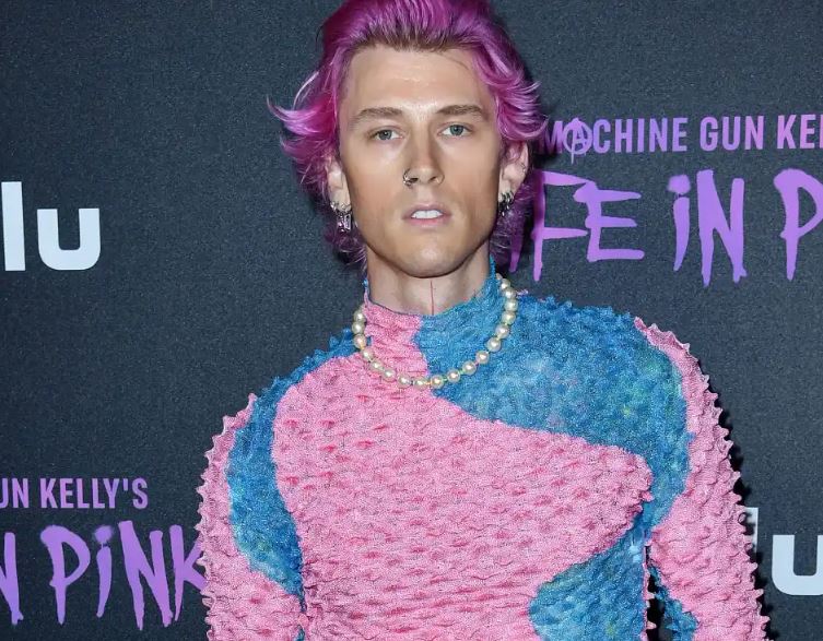 Machine Gun Kelly's remarkable response when asked to criticize Taylor Swift 1
