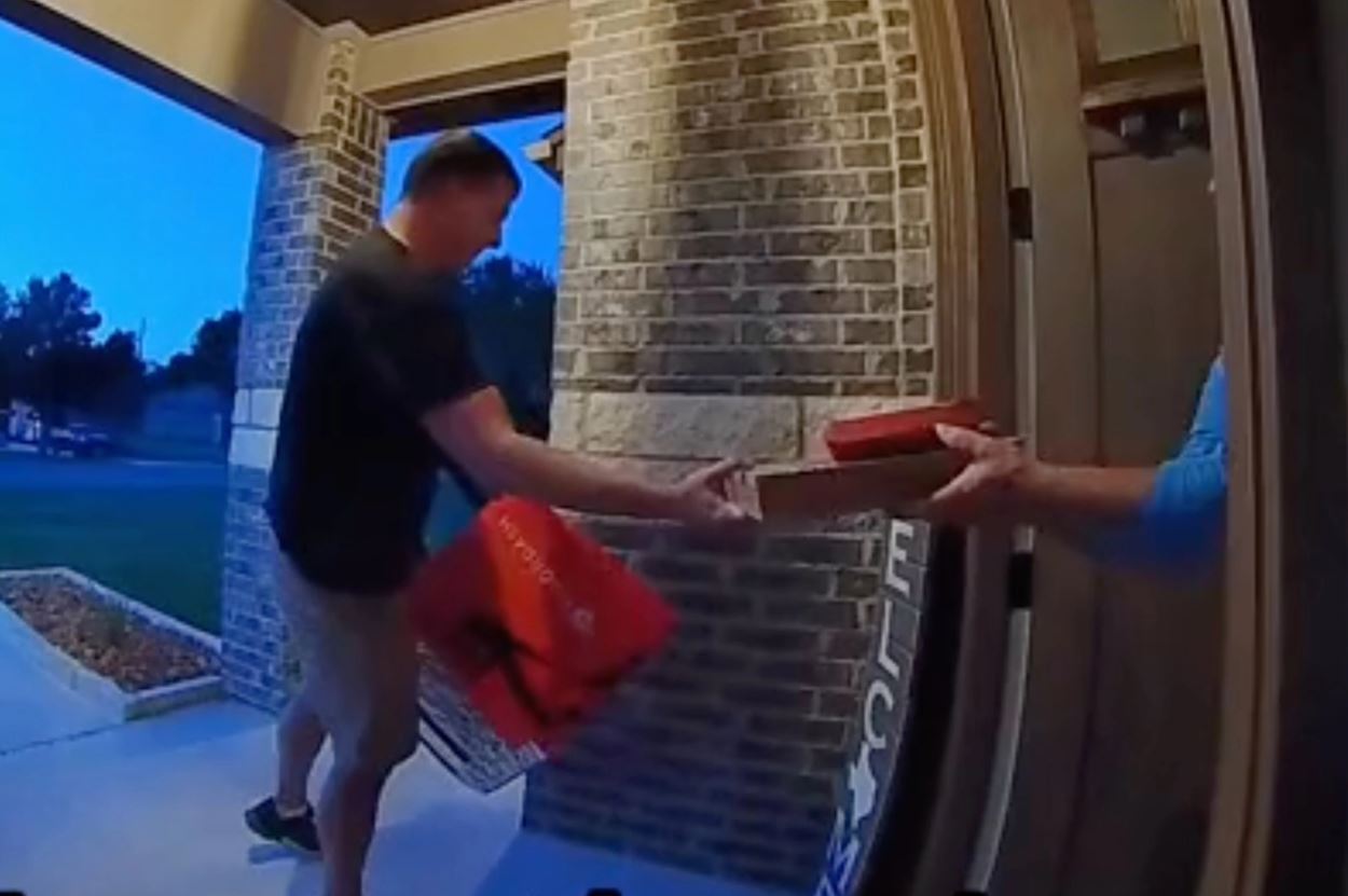 DoorDash driver sparks outrage by throwing customer's order on the ground over lack of tip 6