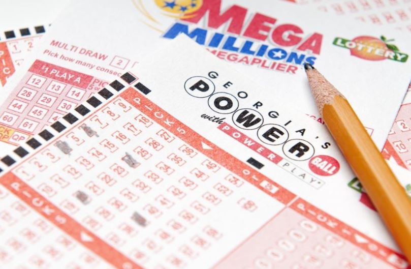  Young couple heartbroken to miss out on $200 million jackpot 6