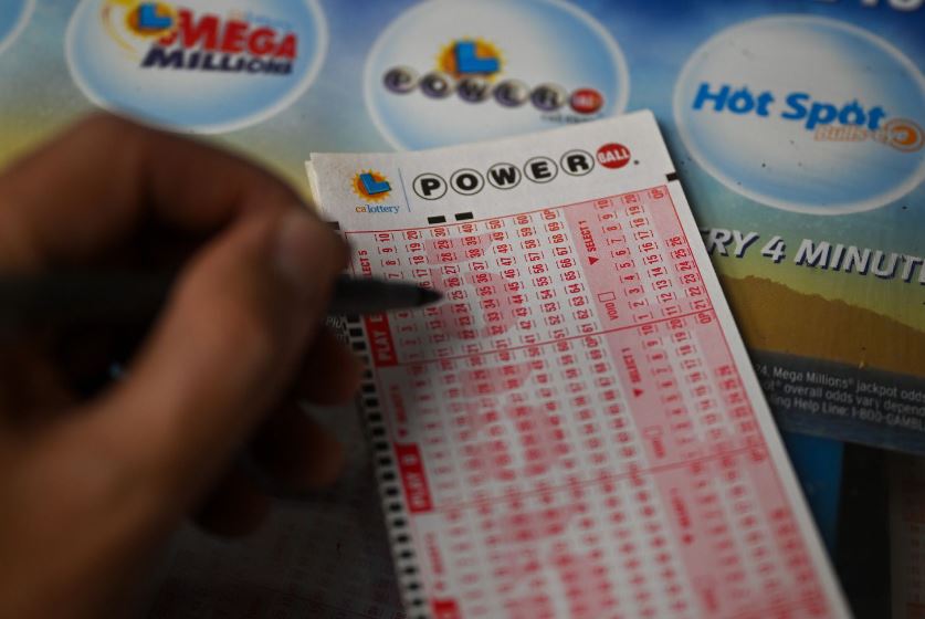  Young couple heartbroken to miss out on $200 million jackpot 4