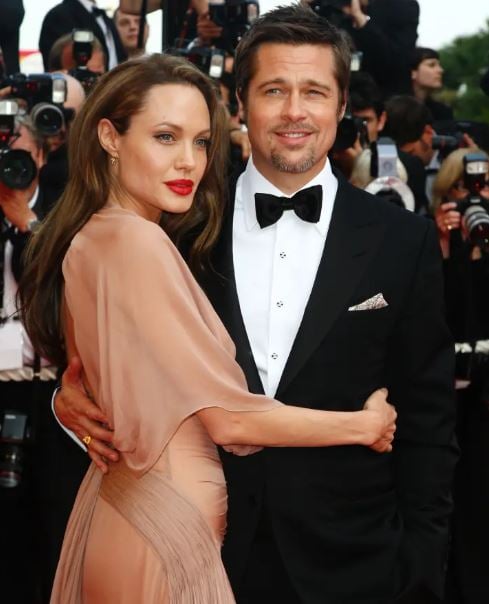  Brad Pitt spotted enjoying a romantic beach date with Ines De Ramon amid legal battle against Angelina Jolie 8