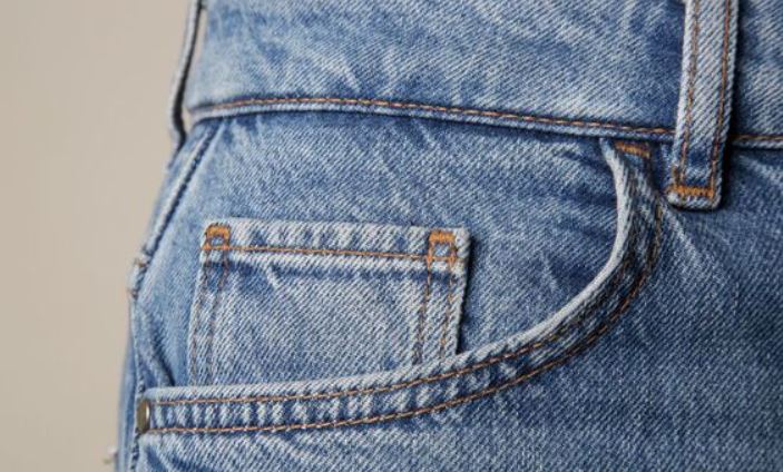 People are just discovering the purpose of those tiny pockets on jeans 4